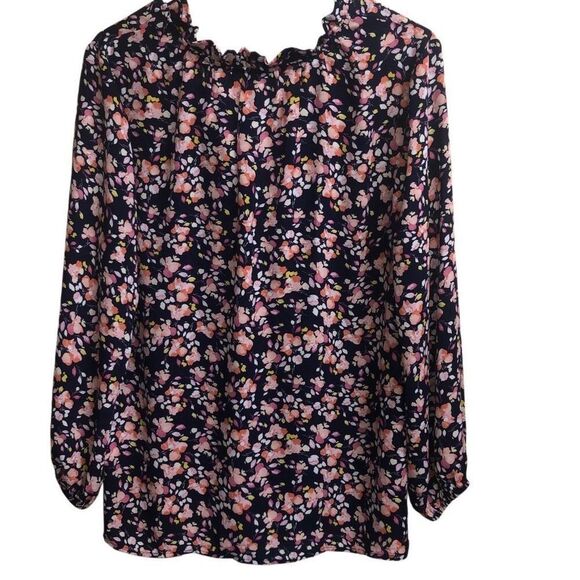 357. Counterparts v-neck floral blouse size large NWT - Picture 3 of 7